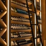 La cave à vin du restaurant la table de trois à bordeaux